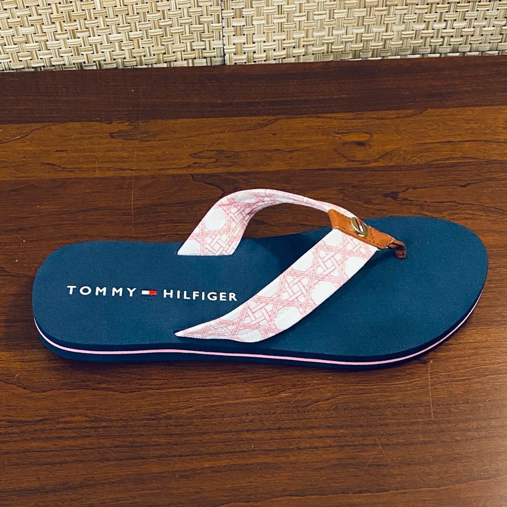 🌟9xHP🌟Tommy Hilfiger Pink Scenic Flip Flops - Picture 4 of 11